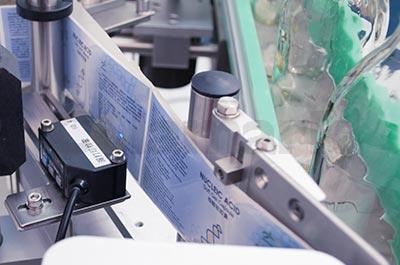 立式圓瓶智能貼標(biāo)機