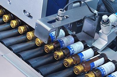 轉姿臥式圓瓶智能貼標機