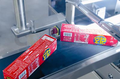 機(jī)器人視覺定位智能貼標(biāo)機(jī)