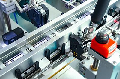 紙托自動(dòng)成型入托裝盒機(jī) 