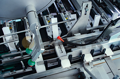 紙托自動(dòng)成型入托裝盒機(jī) 