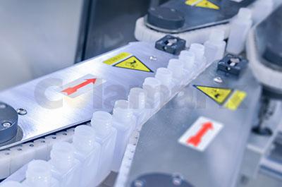 直線式智能灌裝機(jī)