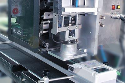 實(shí)時(shí)打印貼標(biāo)機(jī),智能貼標(biāo)機(jī)